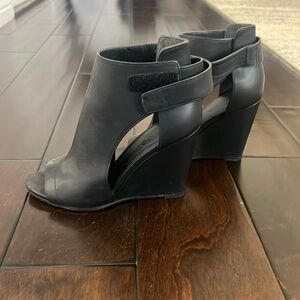 Vince black wedges size 6